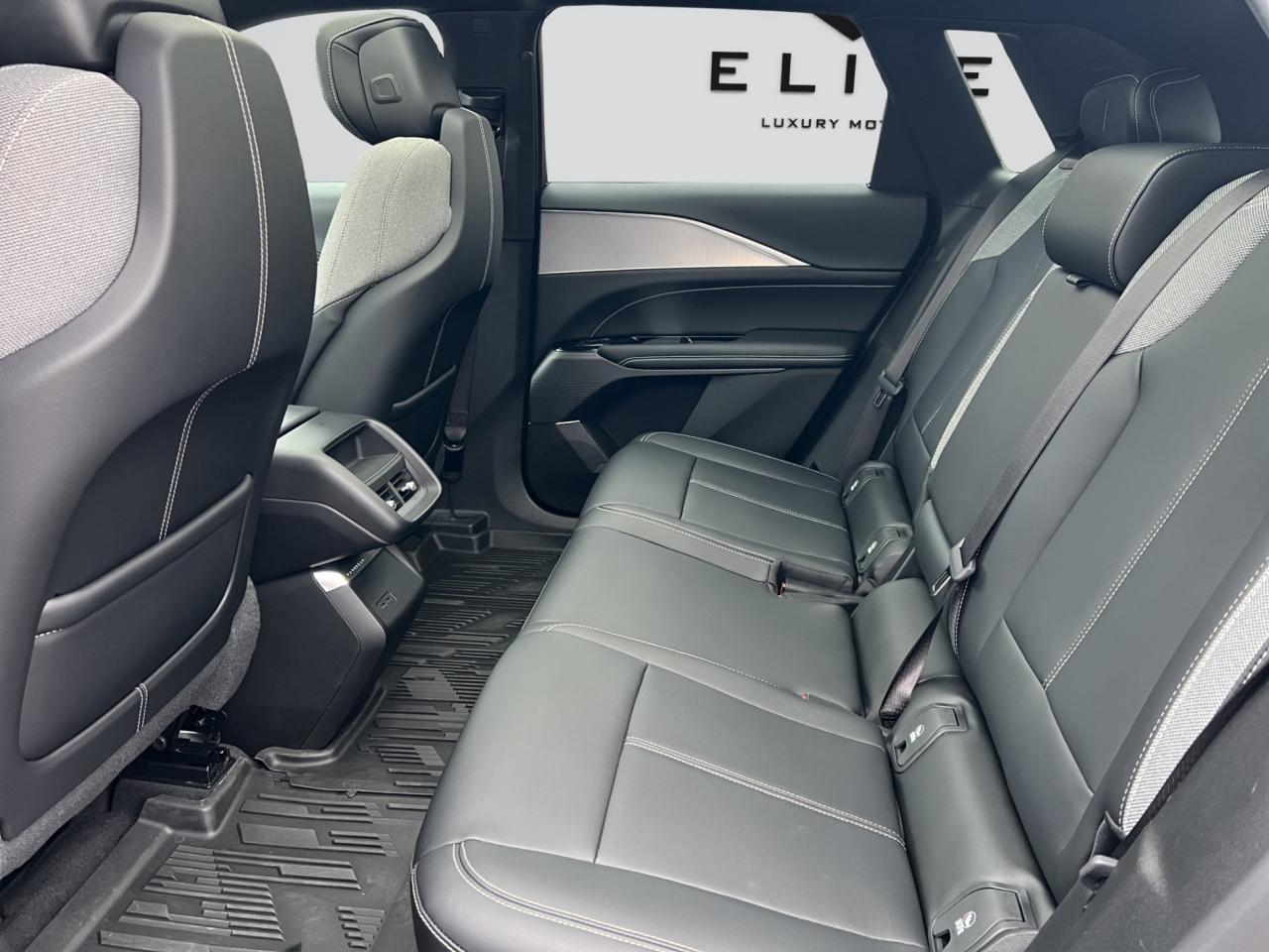 2024 Cadillac LYRIQ TECH - 12,000KMS - LEATHER - REVERSE CAMERA !!! Photo