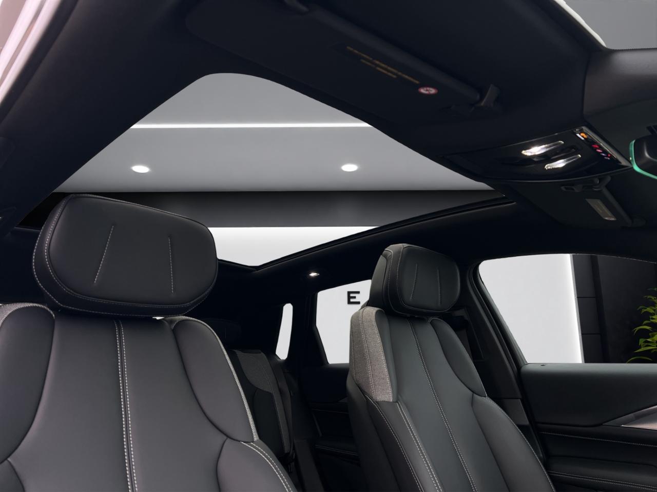 2024 Cadillac LYRIQ TECH - 12,000KMS - LEATHER - REVERSE CAMERA !!! Photo