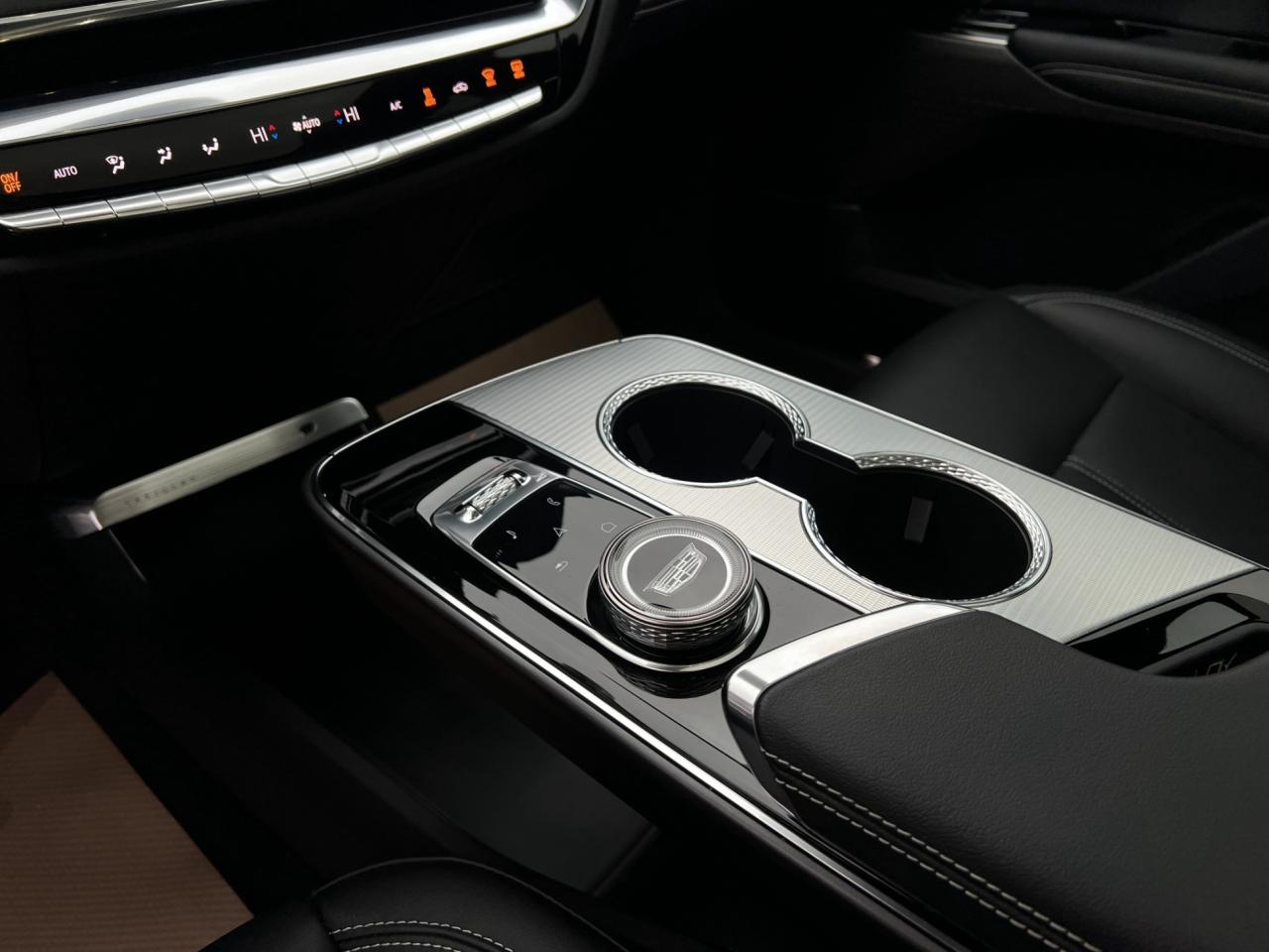 2024 Cadillac LYRIQ TECH - 12,000KMS - LEATHER - REVERSE CAMERA !!! Photo