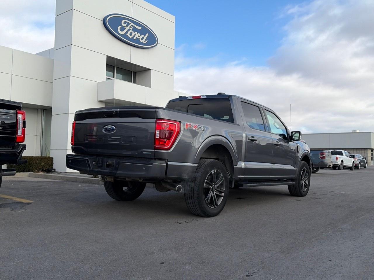 2022 Ford F-150 XLT 4WD SuperCrew 5.5' Box Photo2