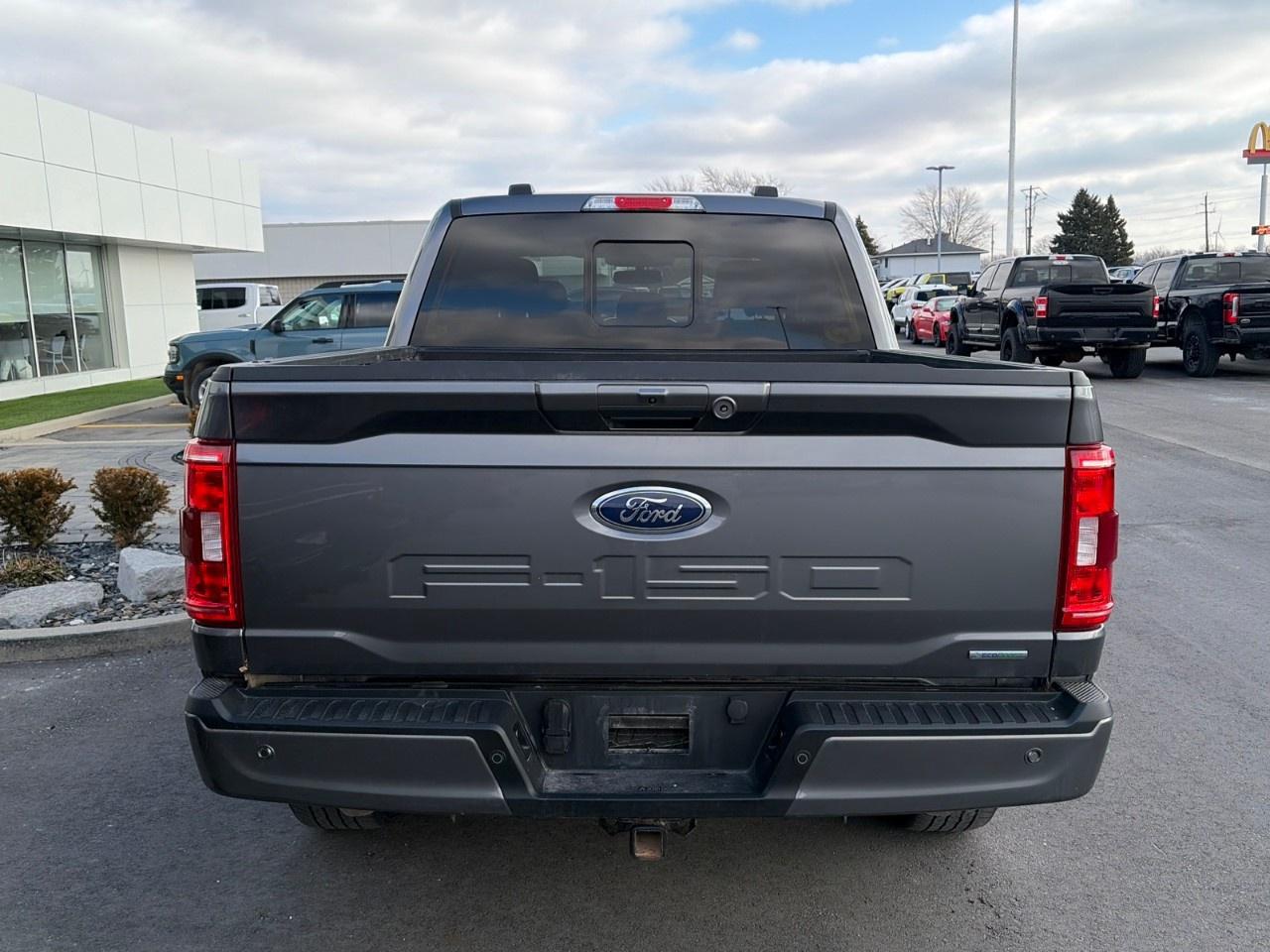2022 Ford F-150 XLT 4WD SuperCrew 5.5' Box Photo4
