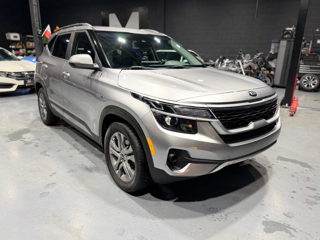 2021 Kia Seltos EX AWD Photo1