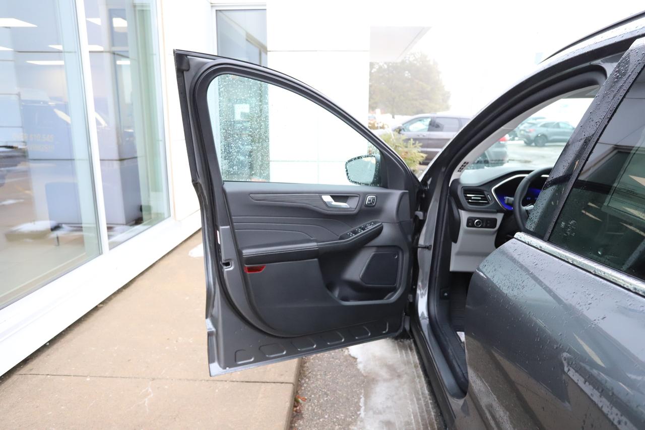 2026 Ford Escape Platinum AWD Photo