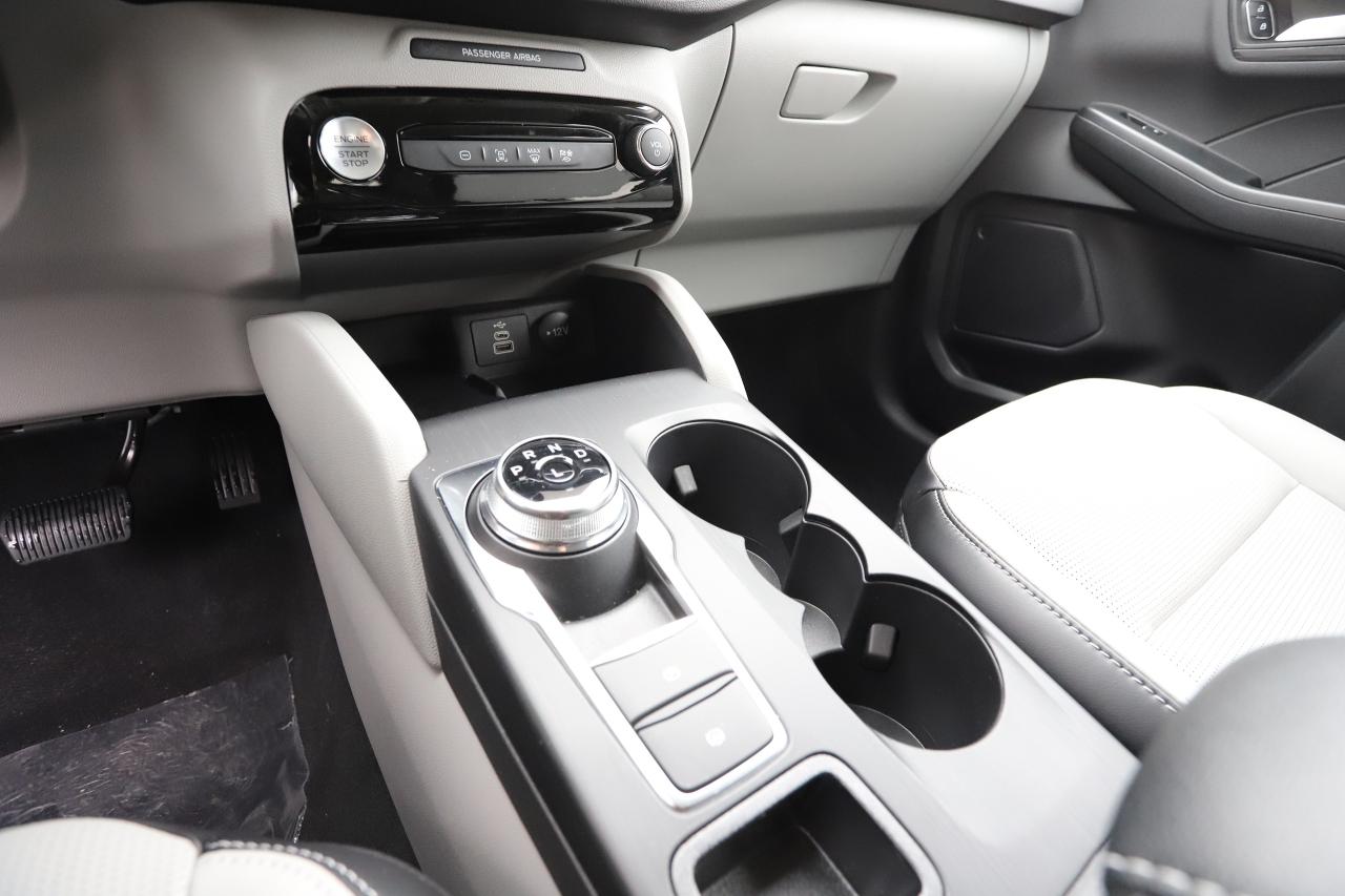 2026 Ford Escape Platinum AWD Photo