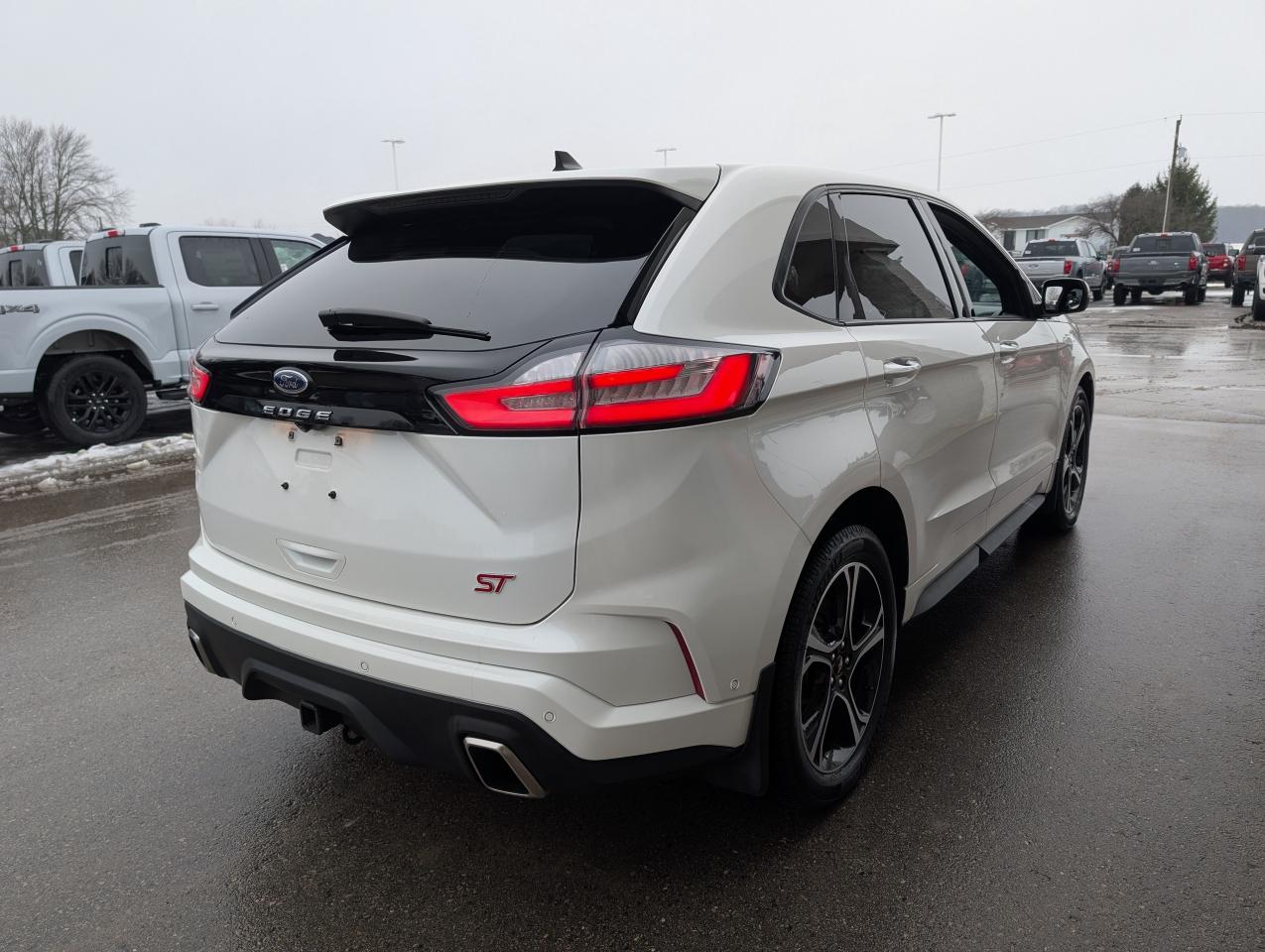 2021 Ford Edge ST Photo4