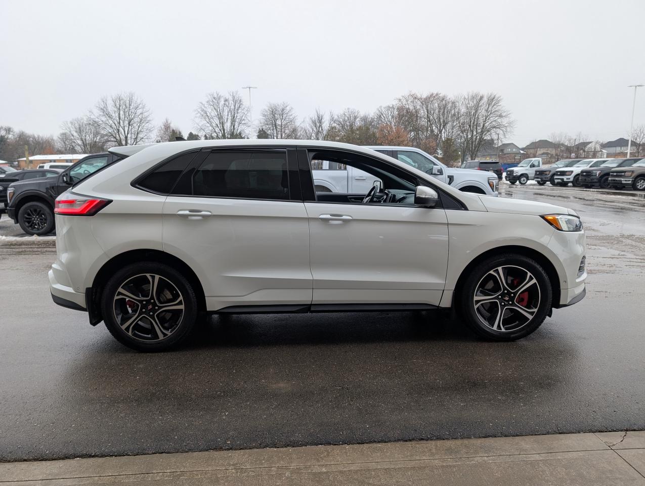 2021 Ford Edge ST Photo3