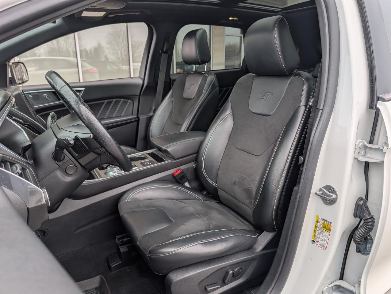 2021 Ford Edge ST Photo