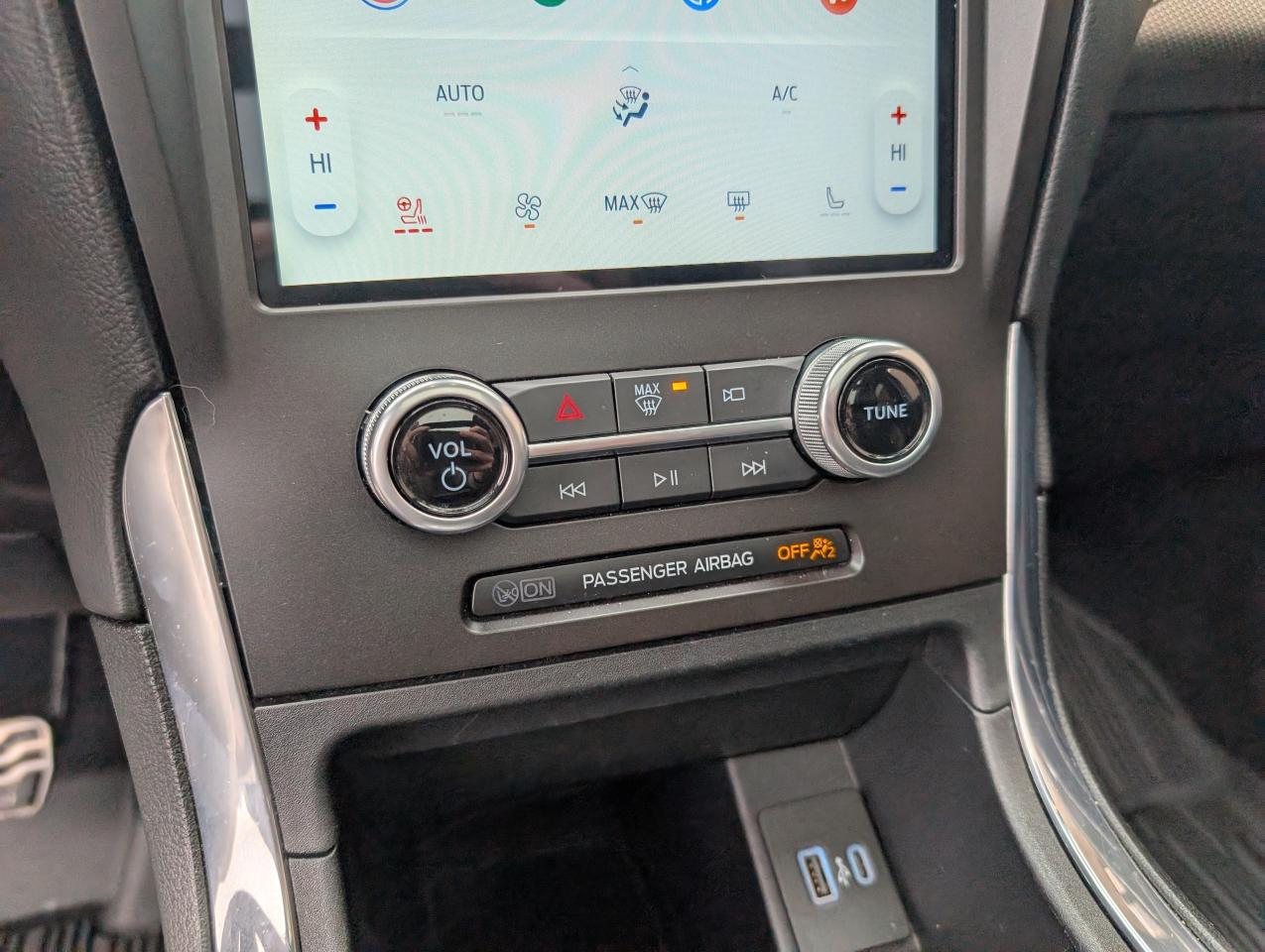 2021 Ford Edge ST Photo