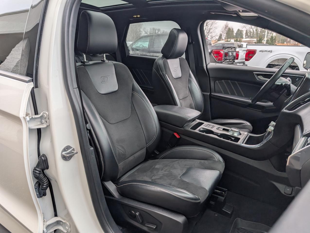 2021 Ford Edge ST Photo