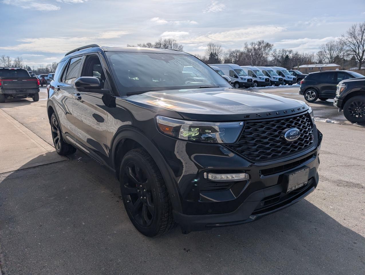 2022 Ford Explorer ST Photo2