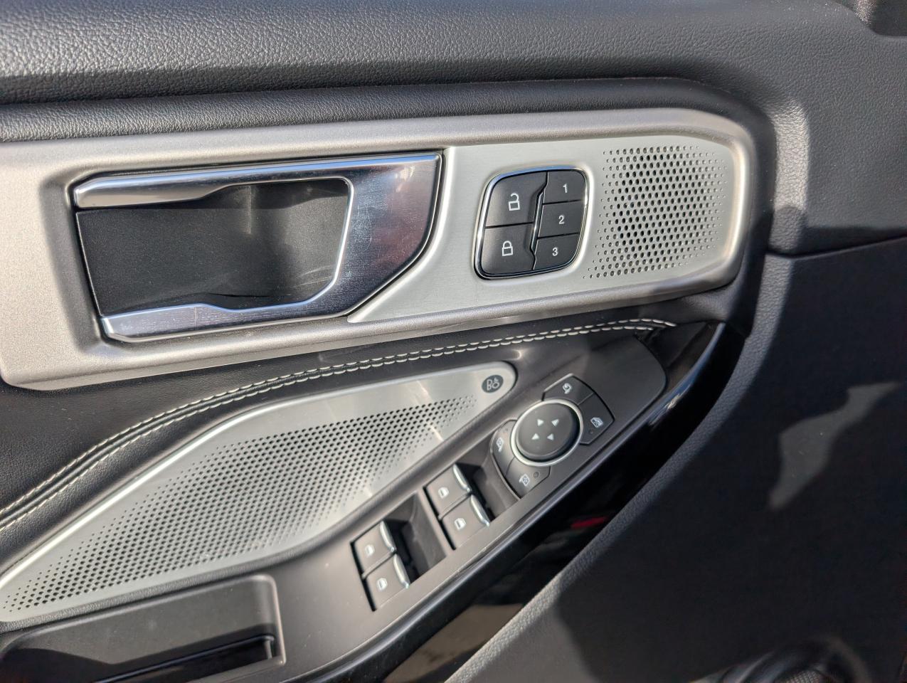 2022 Ford Explorer ST Photo