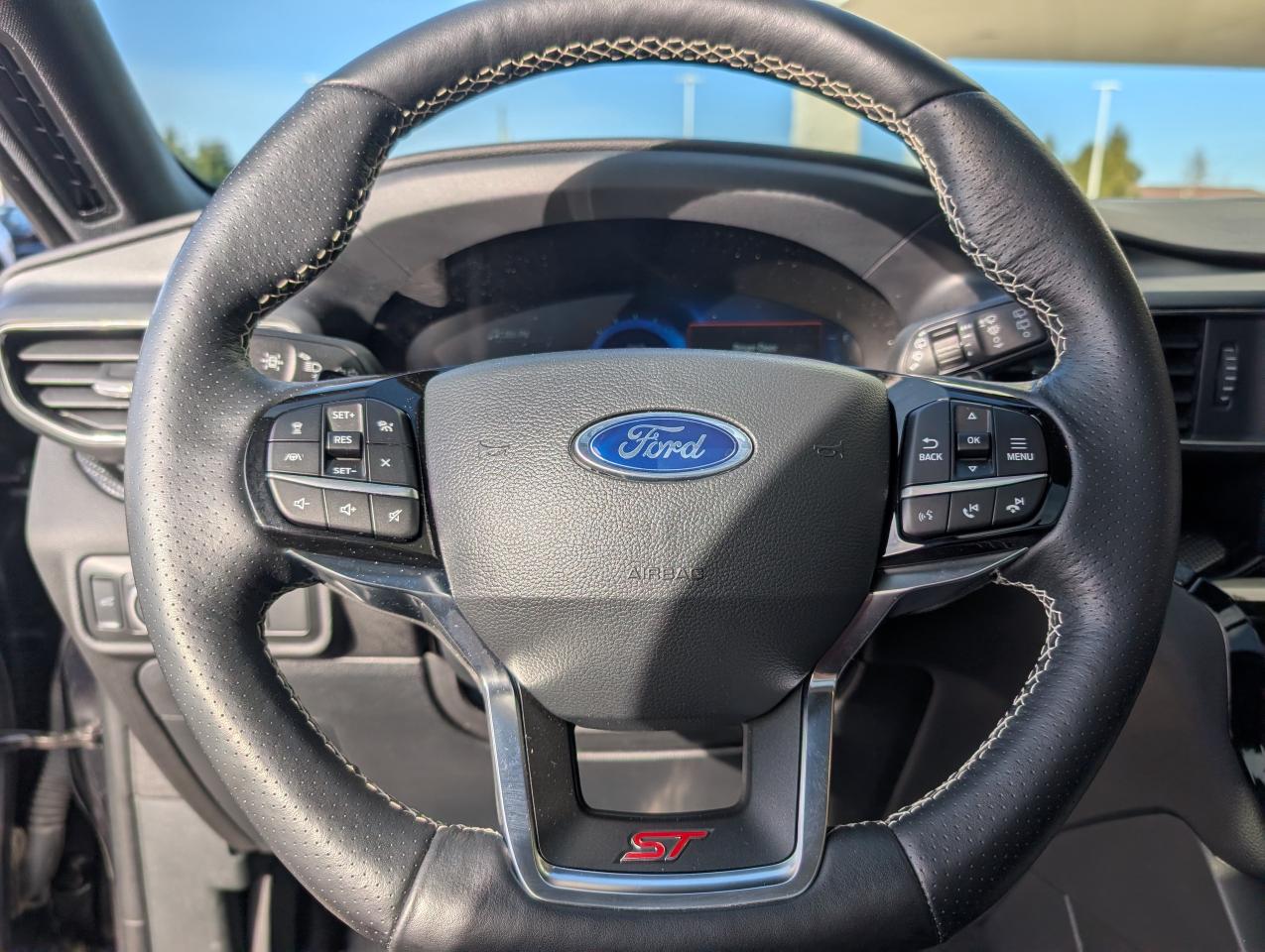 2022 Ford Explorer ST Photo