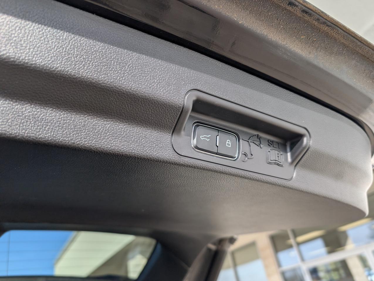 2022 Ford Explorer ST Photo