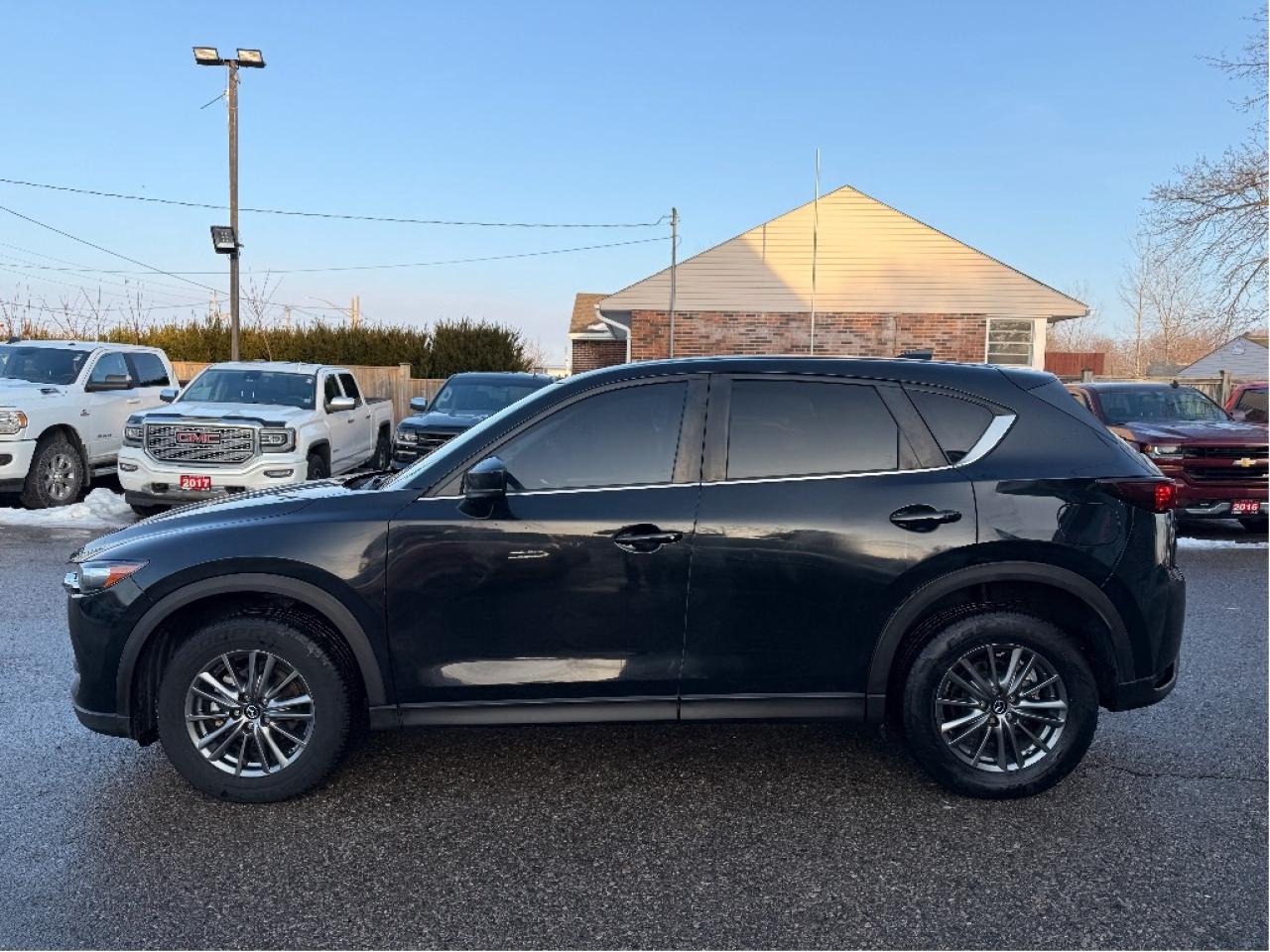 2017 Mazda CX-5 AWD, Leather, Navi, BackUp Cam, Drives Great !! Photo3