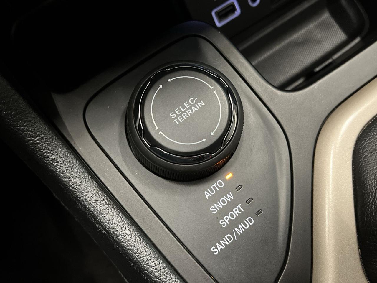 2016 Jeep Cherokee NORTH 4X4 | HTS SEATS | REMOTE START | ALLOYS |A/C Photo