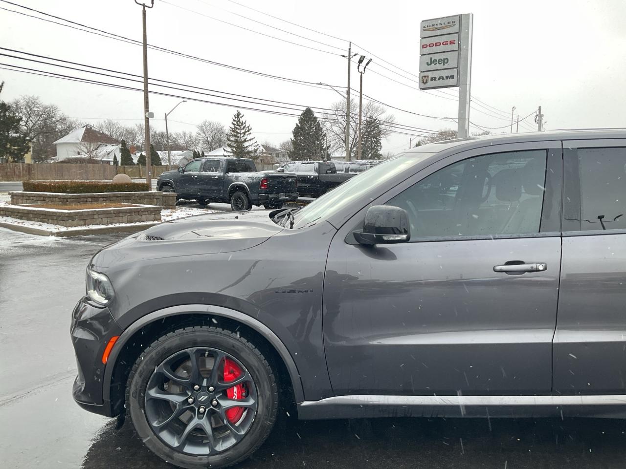 2021 Dodge Durango BLACKTOP SRT APPEARANCE TOW & GO V8 / SUNROOF Photo