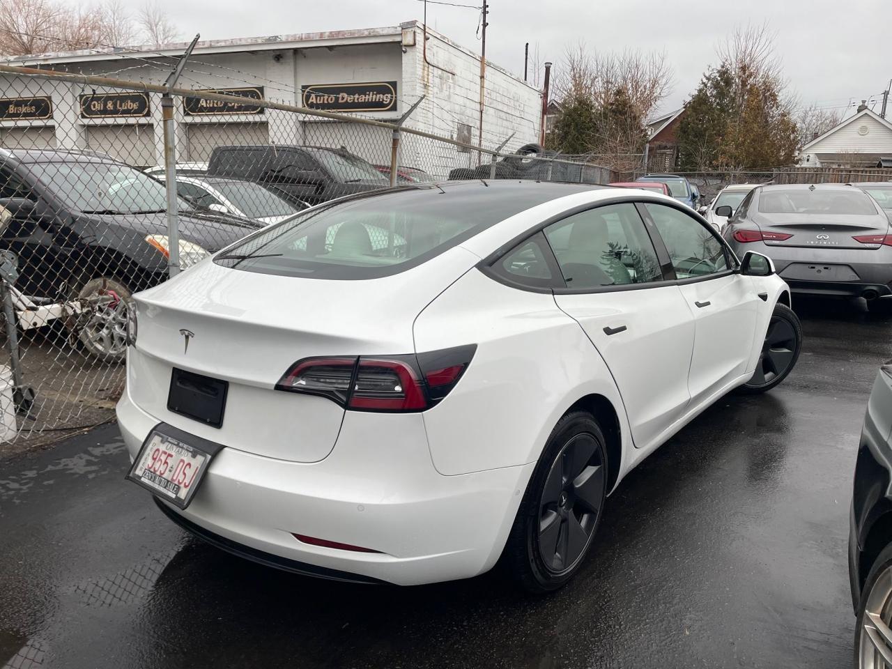 2021 Tesla Model 3 Standard Range Plus *WHITE INTERIOR, HEATED SEATS* Photo