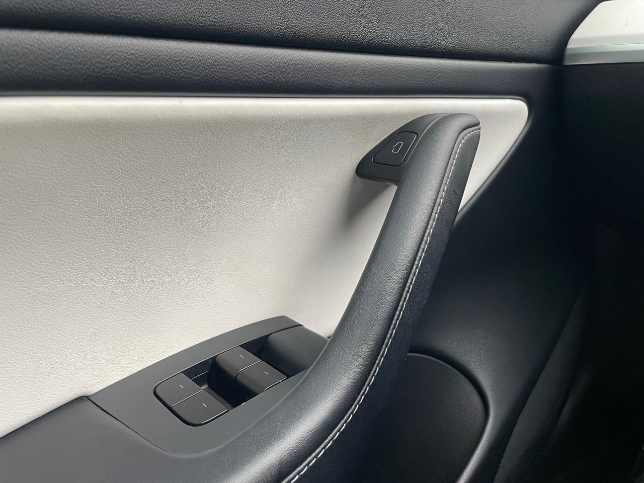 2021 Tesla Model 3 Standard Range Plus *WHITE INTERIOR, HEATED SEATS* Photo