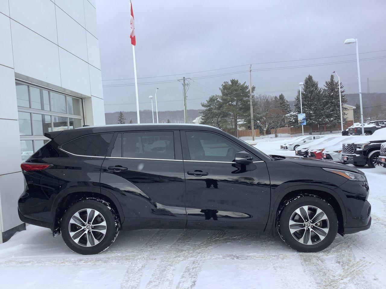 2023 Toyota Highlander  Photo3