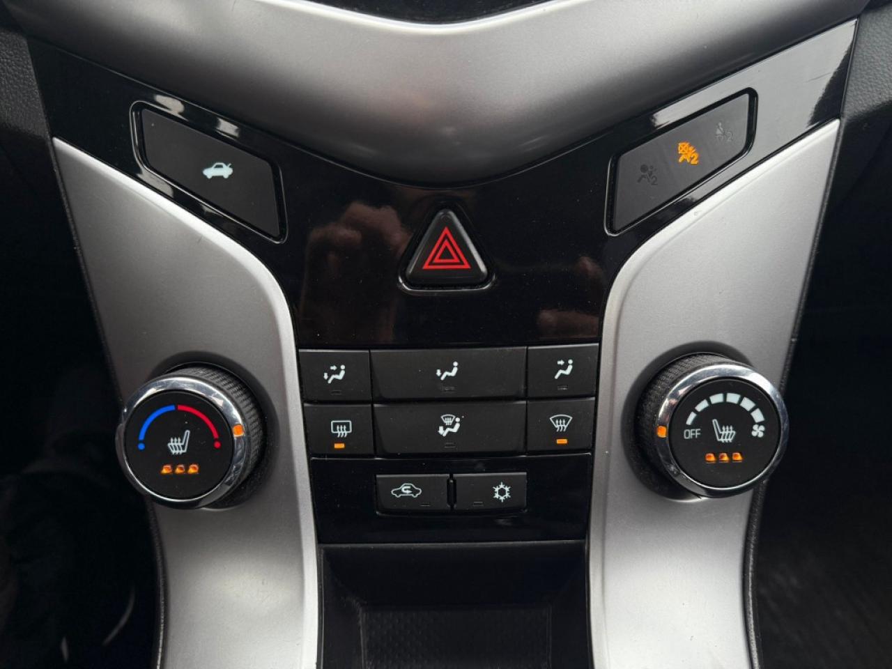 2015 Chevrolet Cruze 4dr SEDAN Photo