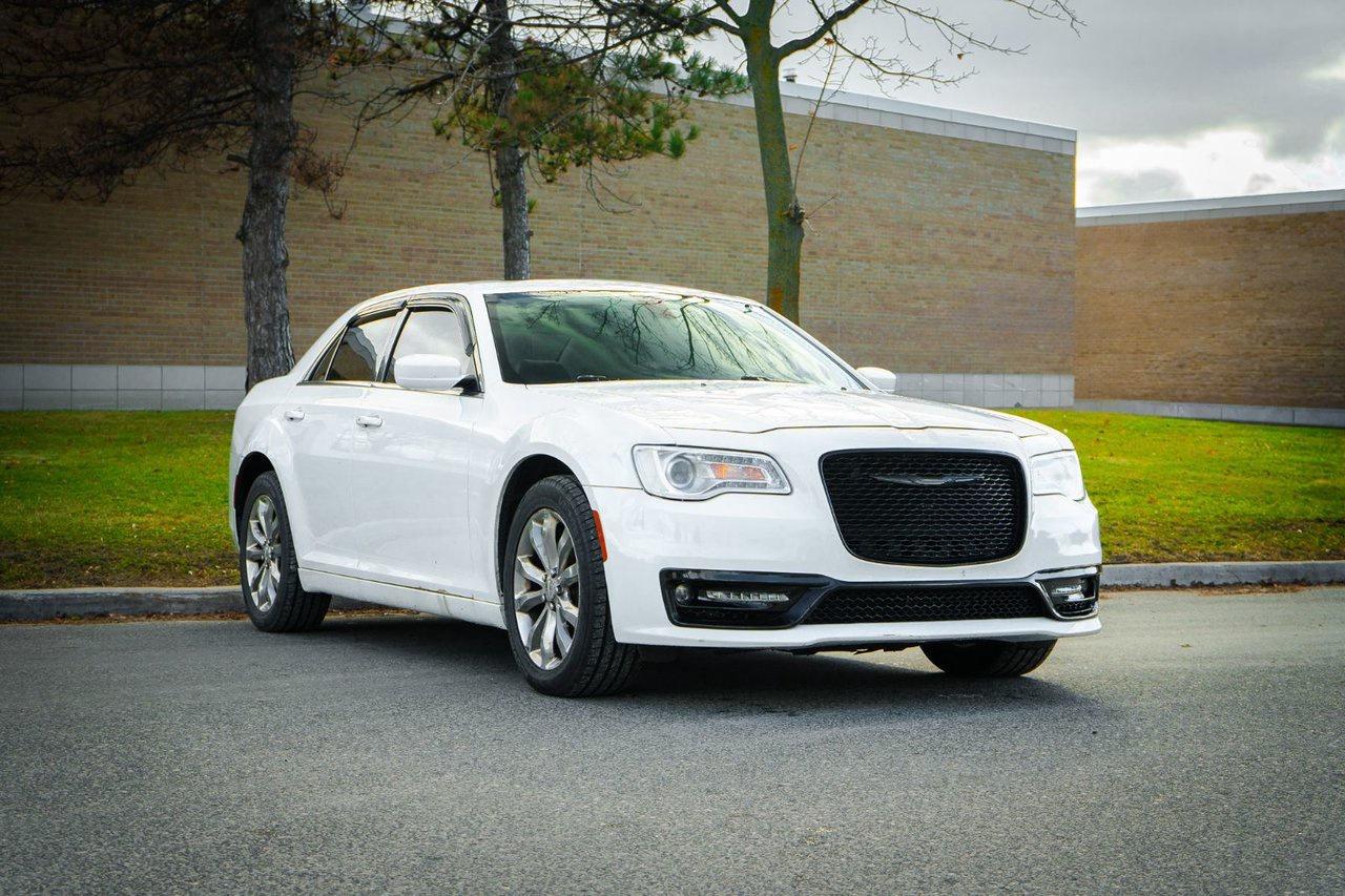 2015 Chrysler 300 Touring L Photo