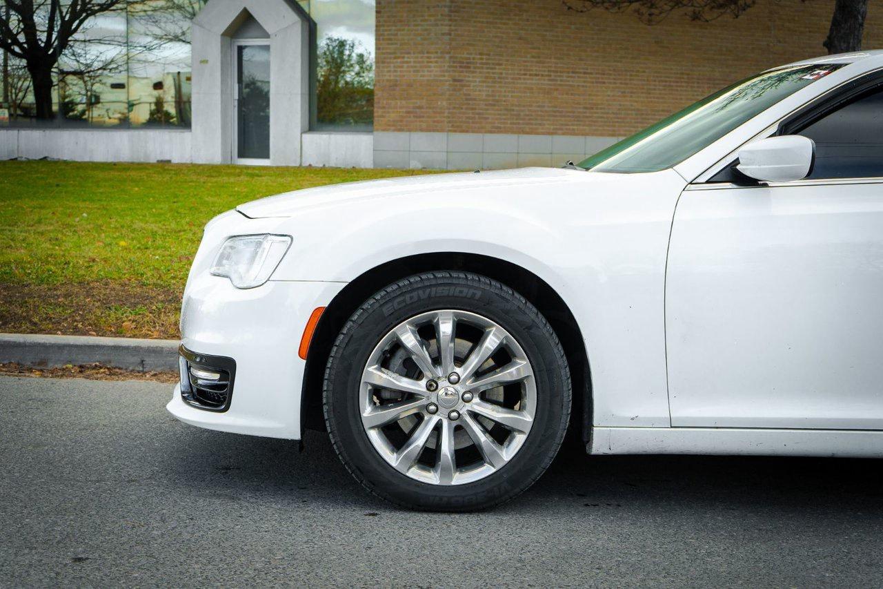 2015 Chrysler 300 Touring L Photo