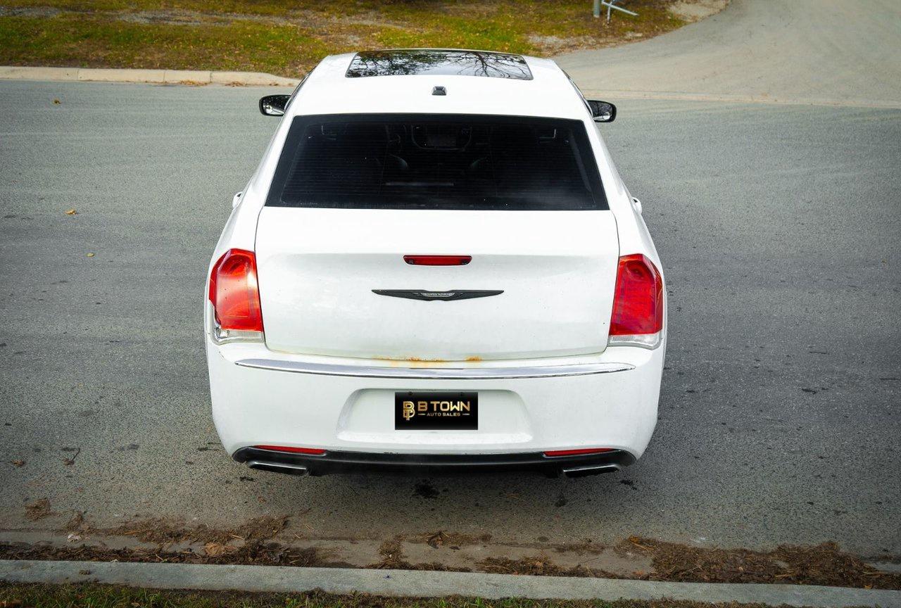 2015 Chrysler 300 Touring L Photo