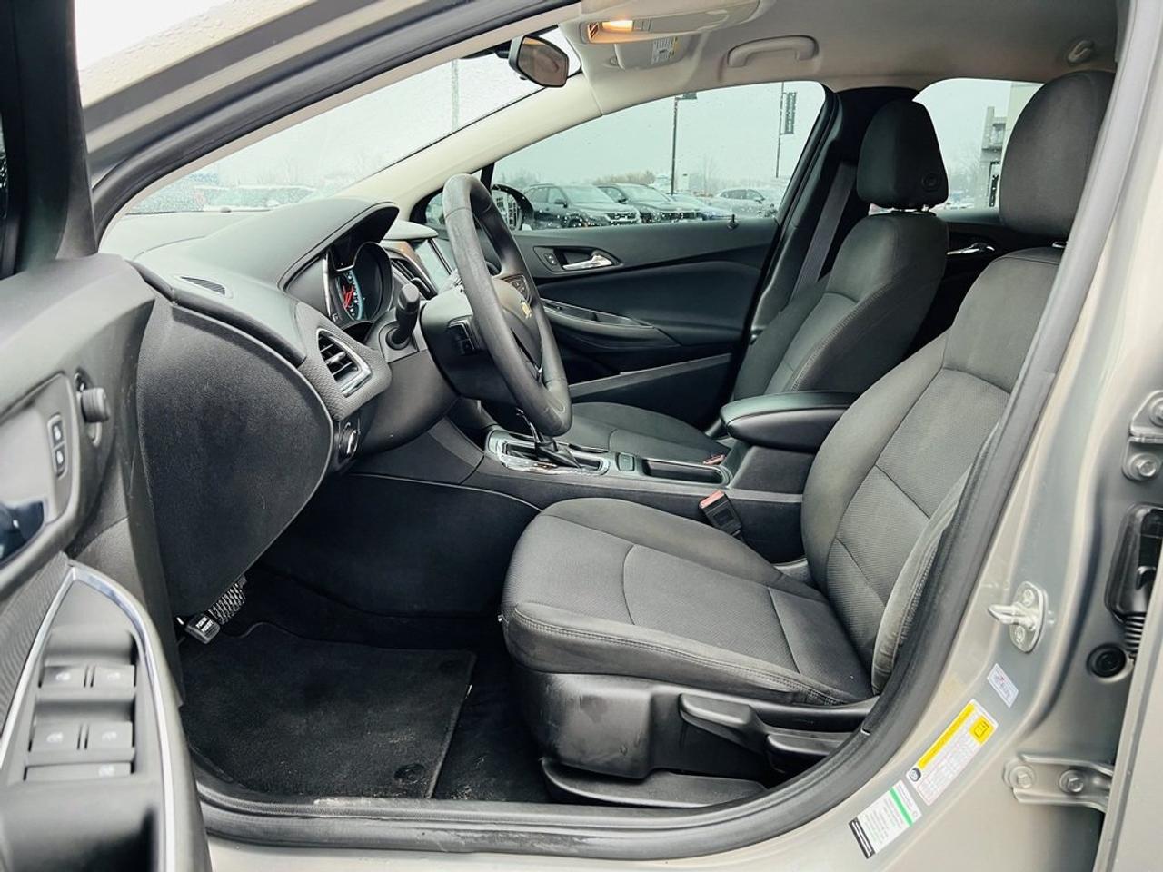 2017 Chevrolet Cruze LT Photo