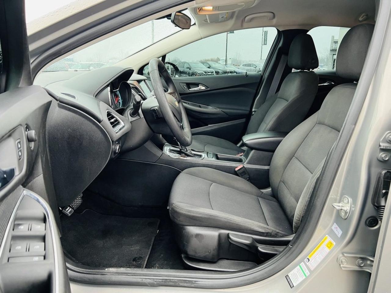 2017 Chevrolet Cruze LT Photo