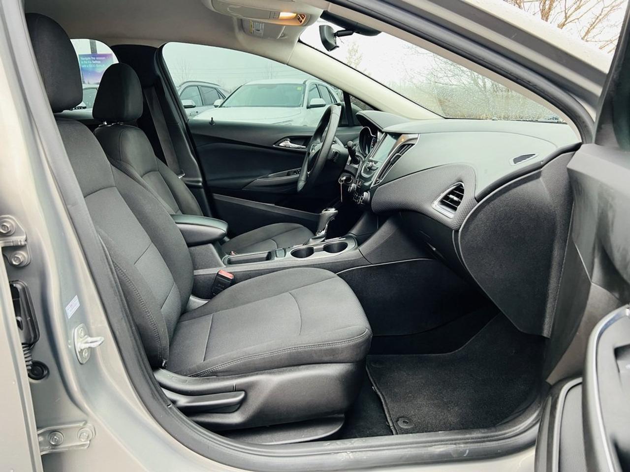 2017 Chevrolet Cruze LT Photo