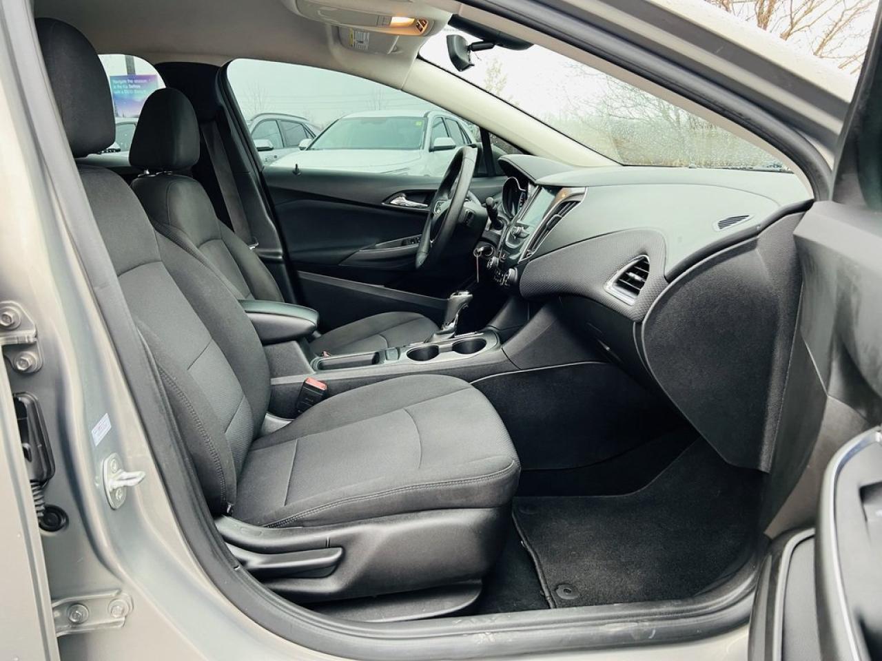 2017 Chevrolet Cruze LT Photo