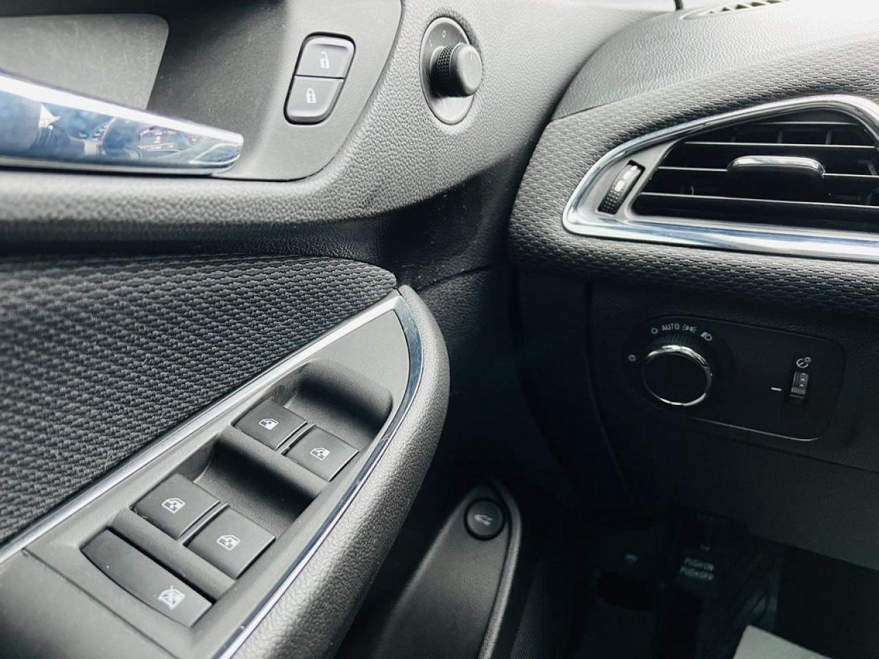 2017 Chevrolet Cruze LT Photo