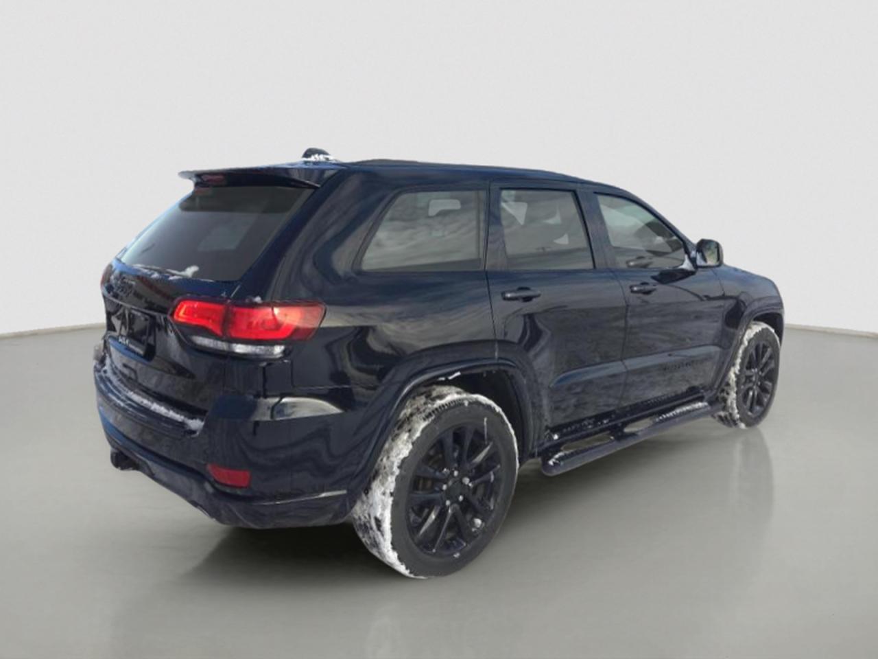 2020 Jeep Grand Cherokee Laredo Photo