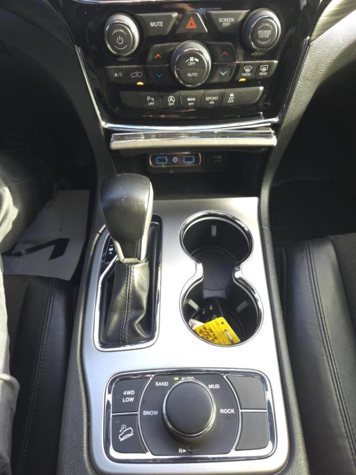 2020 Jeep Grand Cherokee Laredo Photo