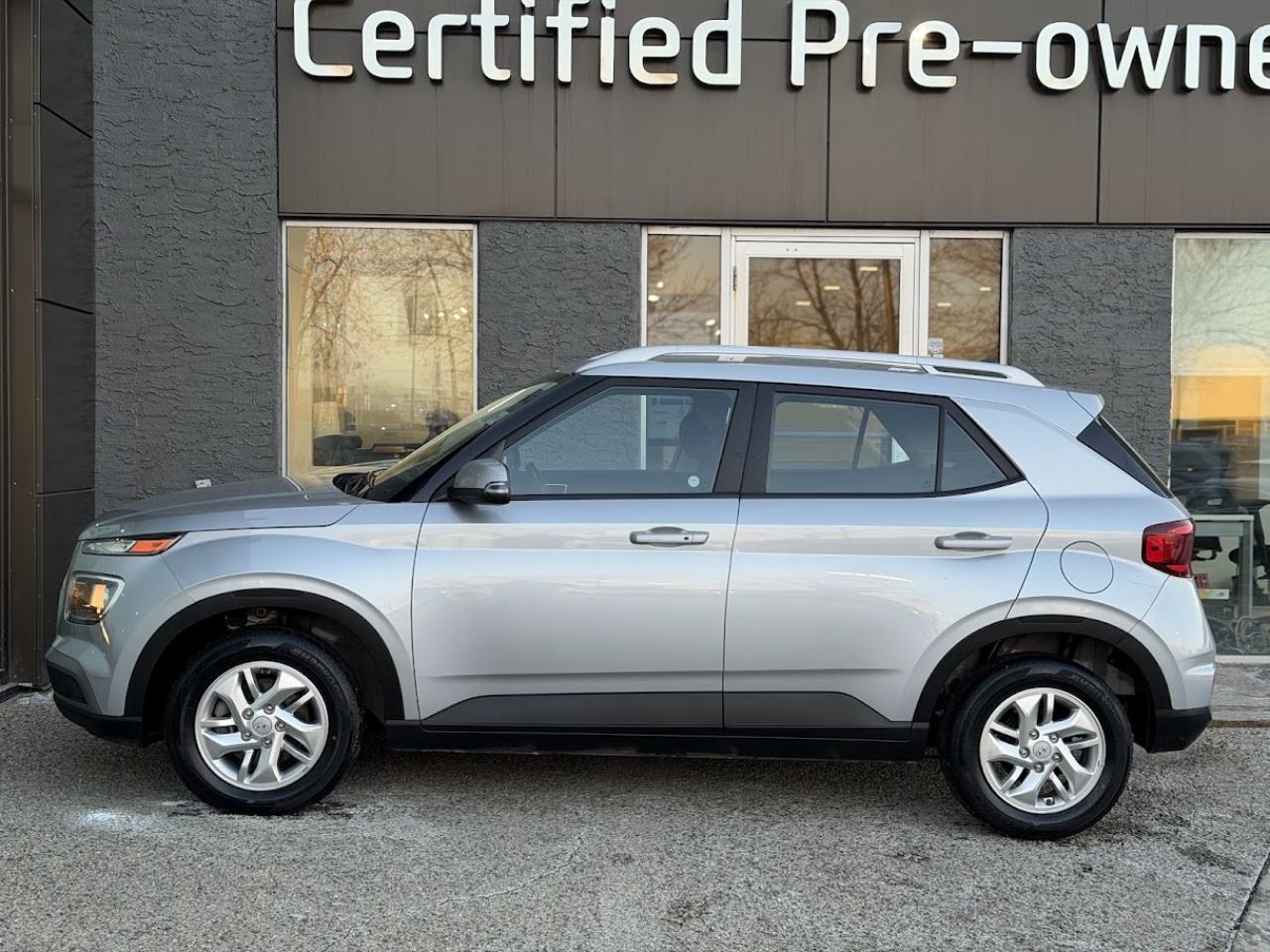 Used 2022 Hyundai Venue PREFERRED w/ BLIND SPOT DETECTION / LOW KMS for sale in Calgary, AB