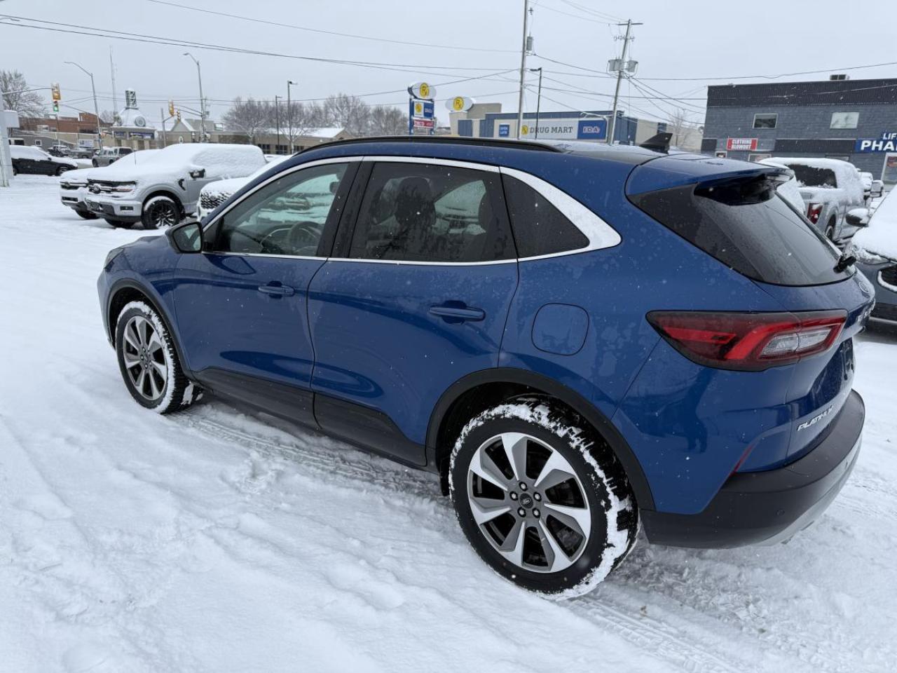 2023 Ford Escape Platinum Photo2