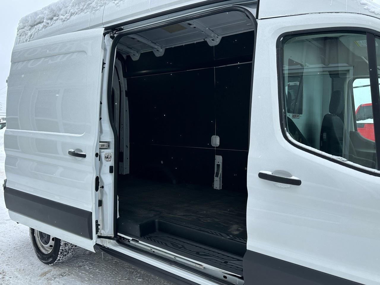 2022 Ford Transit Cargo Van T-250 148" Hi Rf 9070 GVWR RWD Photo