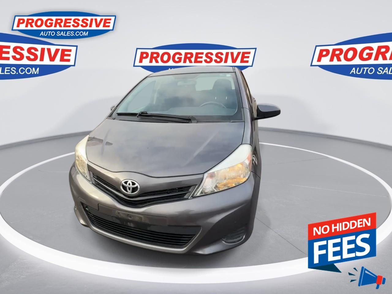 2014 Toyota Yaris LE Photo3