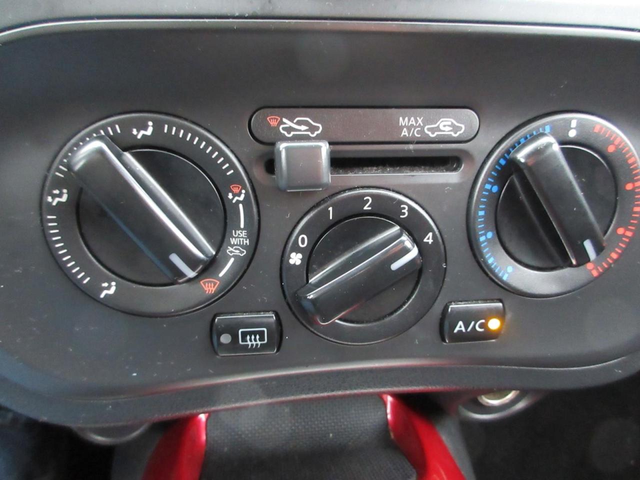 2013 Nissan Juke SV Photo