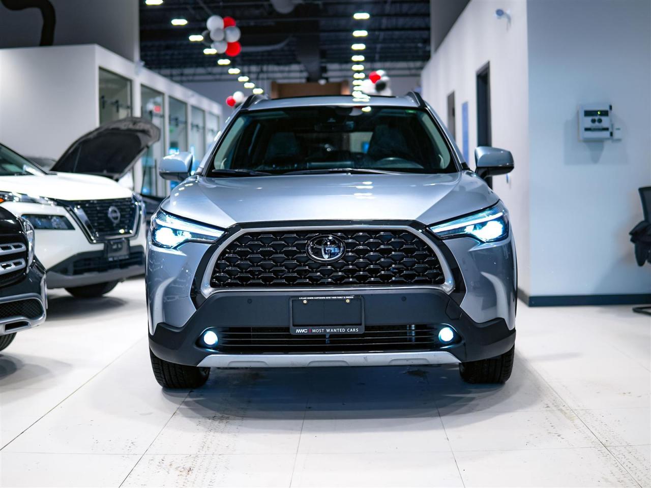 2022 Toyota Corolla Cross XLE | AWD | LEATHER | SUNROOF | NO ACCIDENTS Photo2