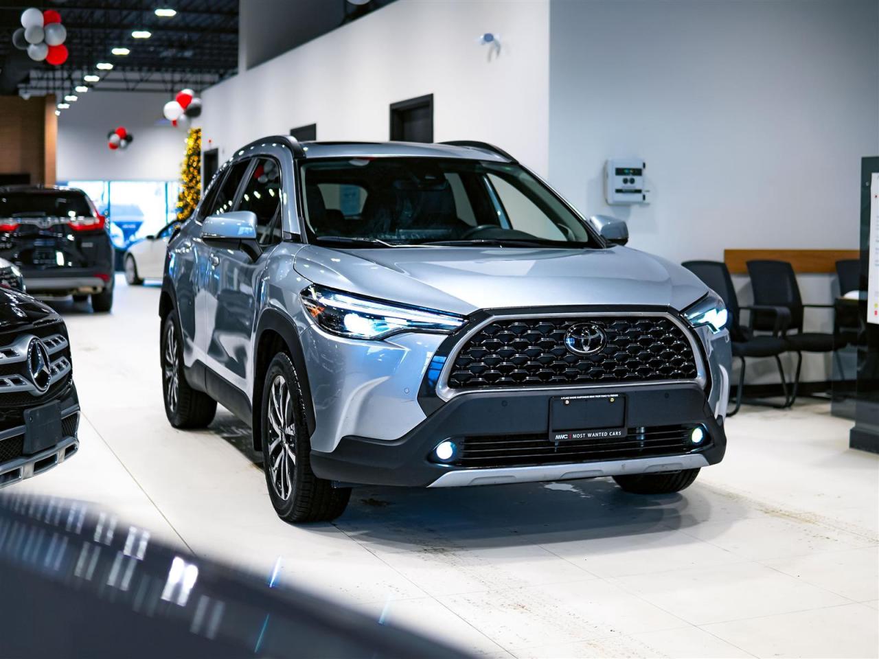 2022 Toyota Corolla Cross XLE | AWD | LEATHER | SUNROOF | NO ACCIDENTS Photo3