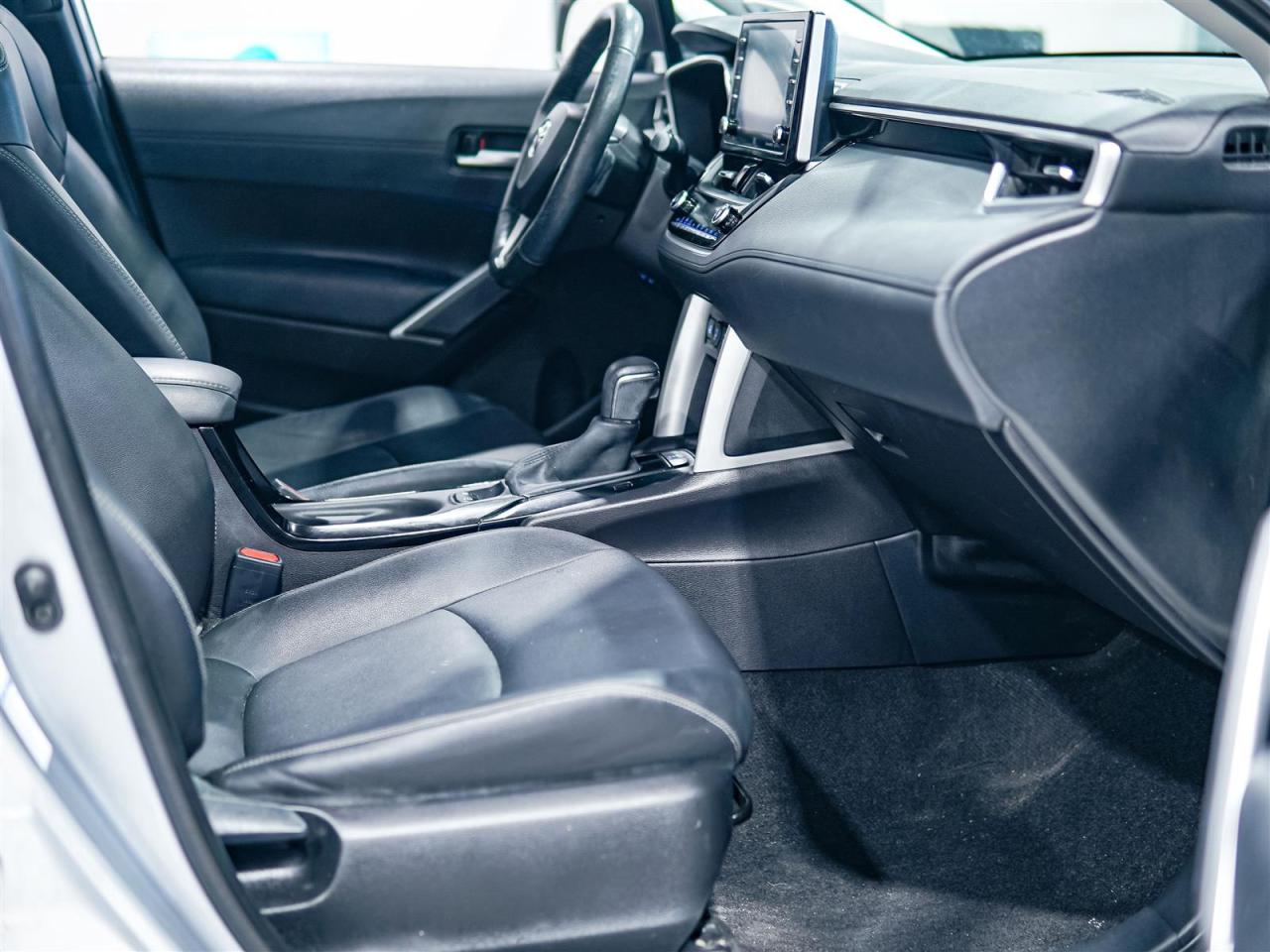 2022 Toyota Corolla Cross XLE | AWD | LEATHER | SUNROOF | NO ACCIDENTS Photo