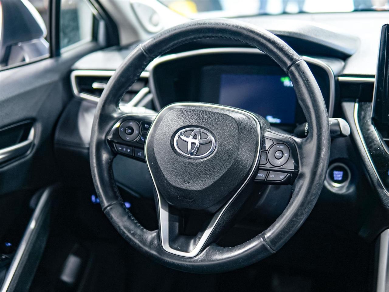 2022 Toyota Corolla Cross XLE | AWD | LEATHER | SUNROOF | NO ACCIDENTS Photo