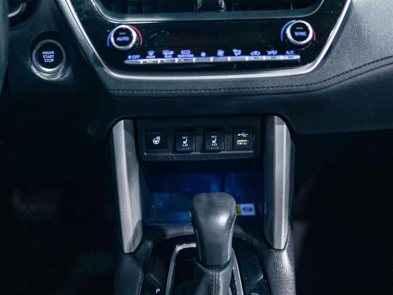 2022 Toyota Corolla Cross XLE | AWD | LEATHER | SUNROOF | NO ACCIDENTS Photo