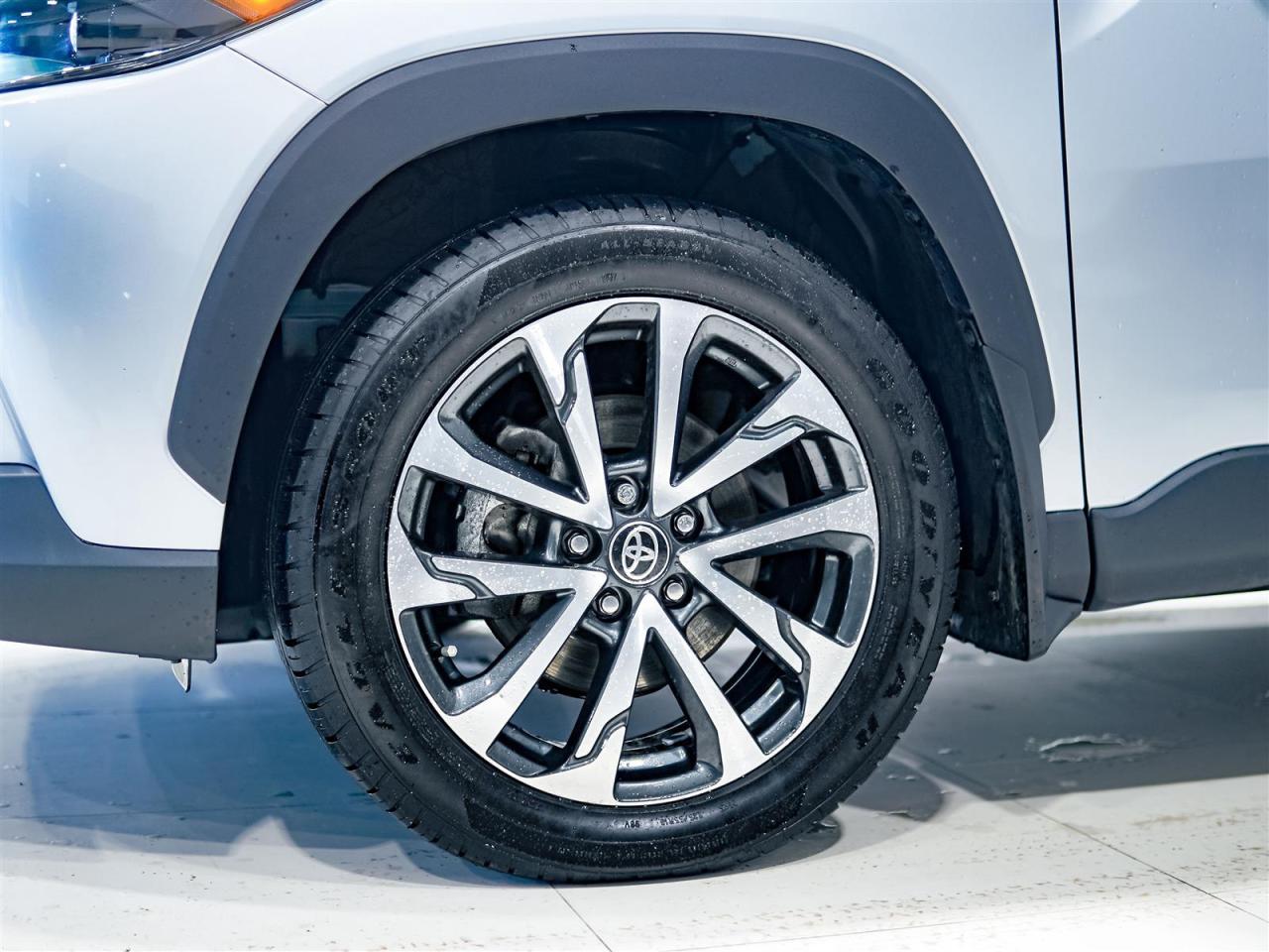 2022 Toyota Corolla Cross XLE | AWD | LEATHER | SUNROOF | NO ACCIDENTS Photo