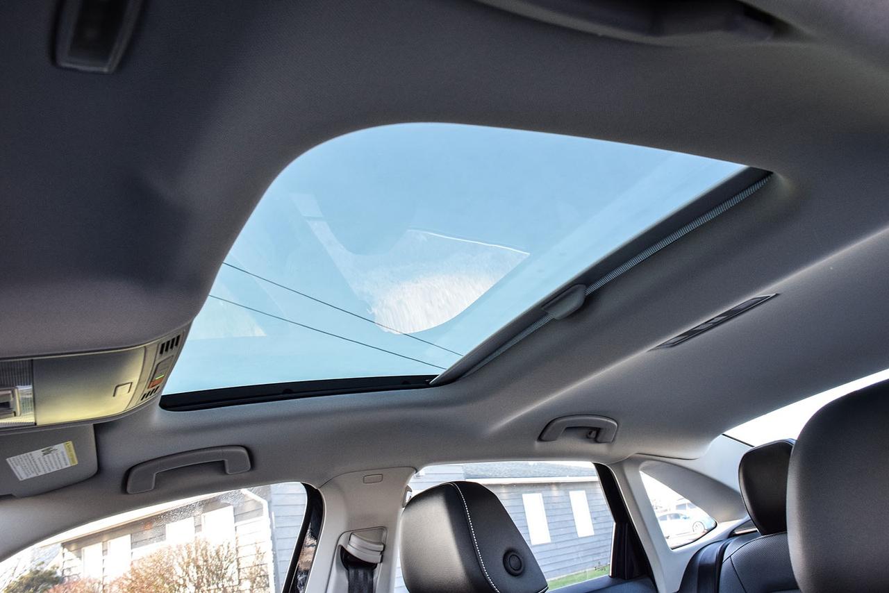 2026 Volkswagen Jetta Highline No Accident Beats Ambient Light Photo