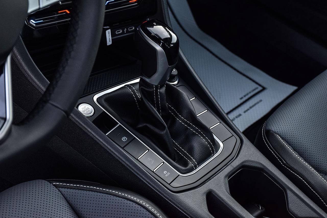 2026 Volkswagen Jetta Highline No Accident Beats Ambient Light Photo