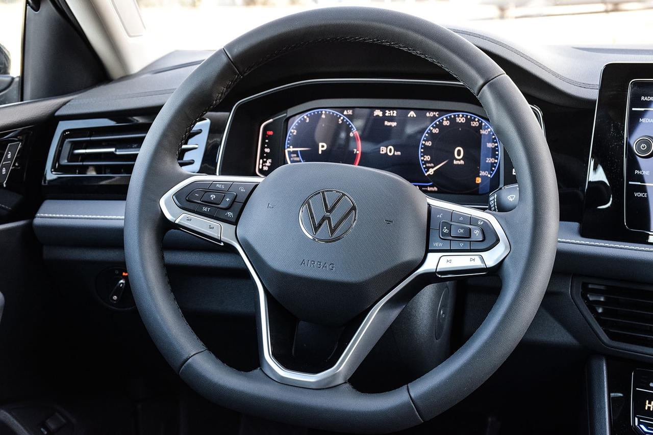 2026 Volkswagen Jetta Highline No Accident Beats Ambient Light Photo