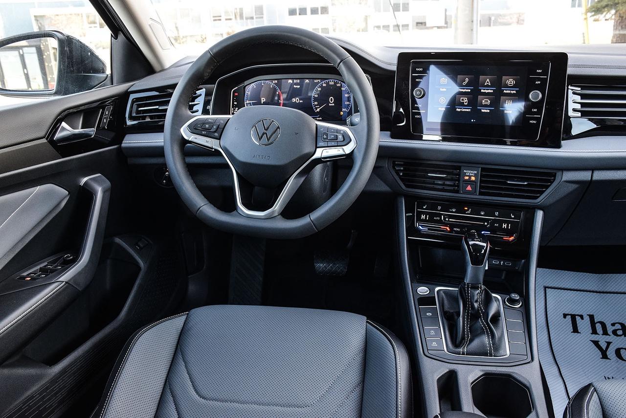 2026 Volkswagen Jetta Highline No Accident Beats Ambient Light Photo