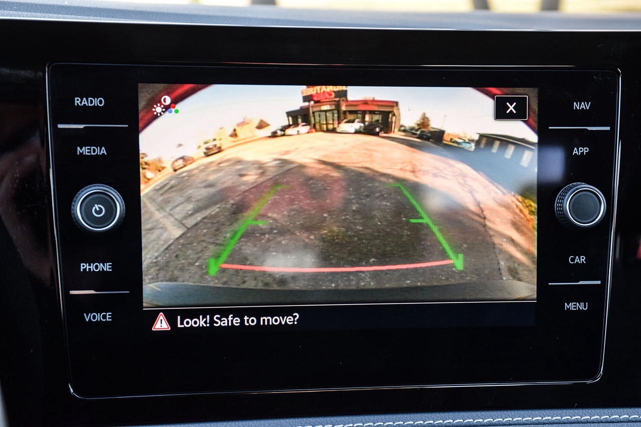 2026 Volkswagen Jetta Highline No Accident Beats Ambient Light Photo